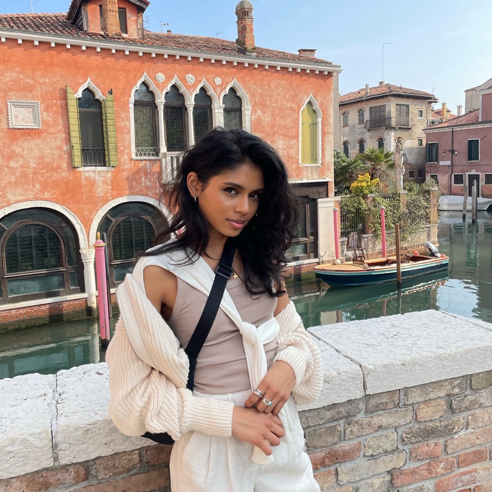 Meet your Posher, Dhruti